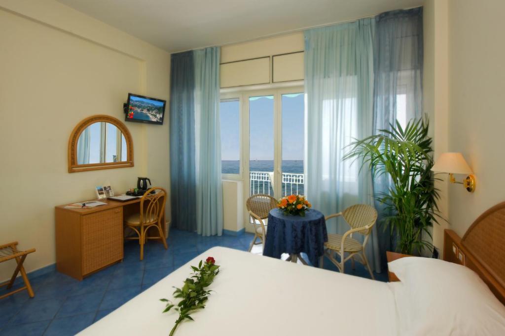 Hotel Pensione Reale Maiori Habitación foto