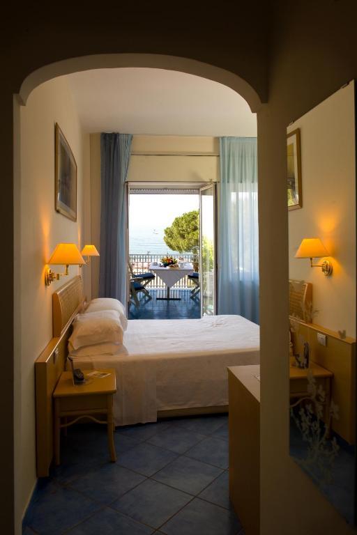 Hotel Pensione Reale Maiori Habitación foto